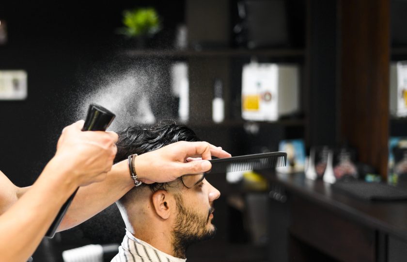 side-view-man-getting-new-hairdo (1)